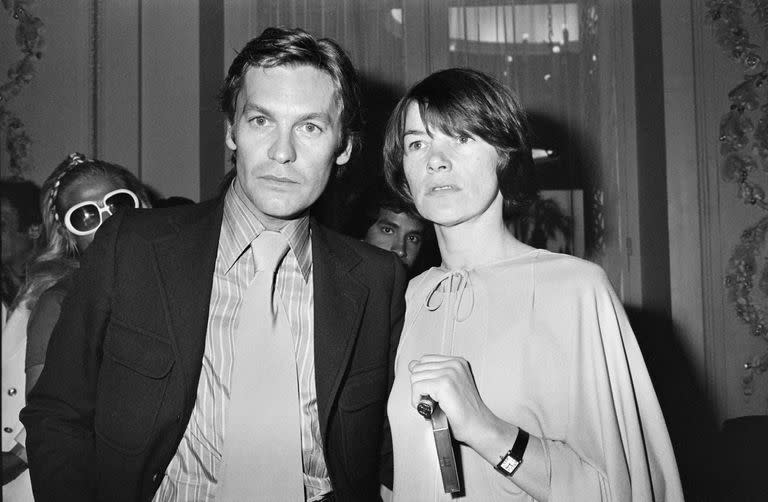 Helmut Berger junto a la actriz británica Glenda Jackson, en el festival de Cannes celebrado en 1976