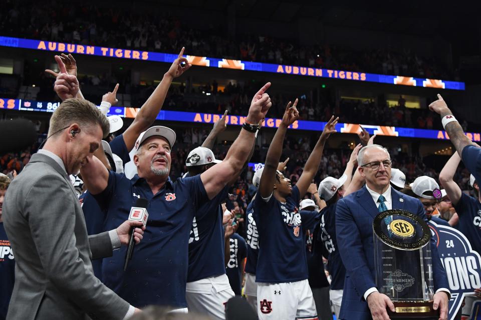 Will Auburn basketball beat Yale in the NCAA Tournament? March Madness picks, predictions and odds weigh in on the first-round game.