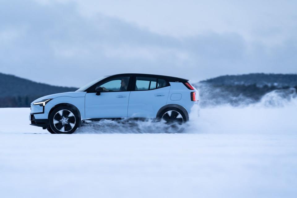 2025 volvo ex30 ev