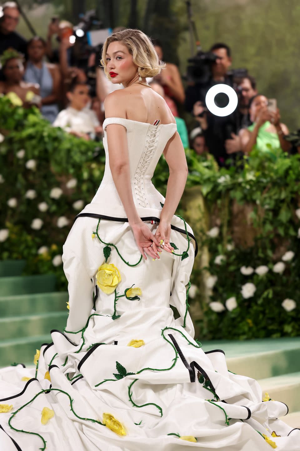 new york, new york may 06 gigi hadid attends the 2024 met gala celebrating sleeping beauties reawakening fashion at the metropolitan museum of art on may 06, 2024 in new york city photo by john shearerwireimage