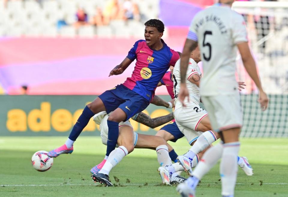 Lamine Yamal suffered a knock against Valladolid. (Photo by MANU QUINTERO/AFP via Getty Images)