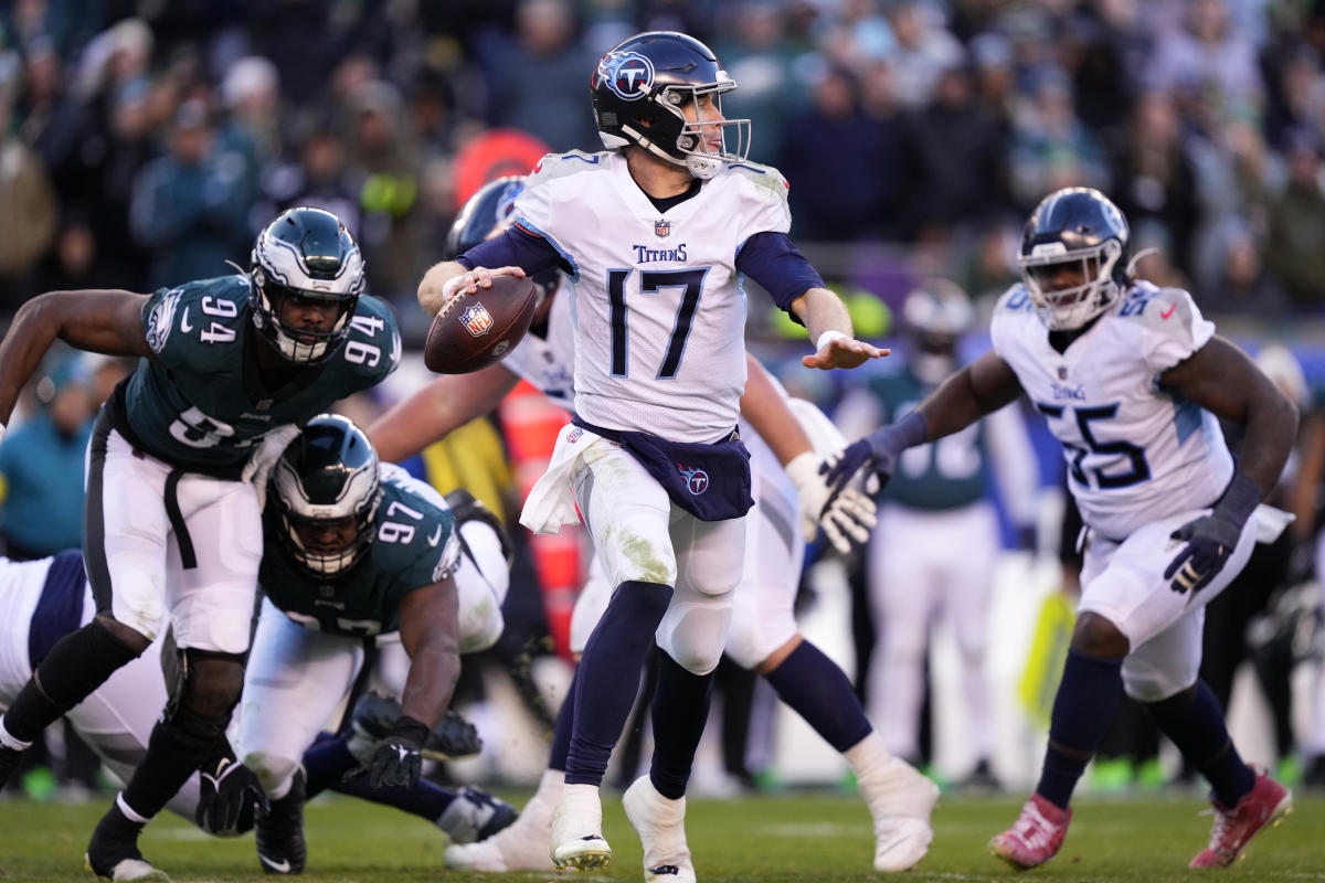 Eagles' A.J. Brown proves a point against Titans in 35-10 win