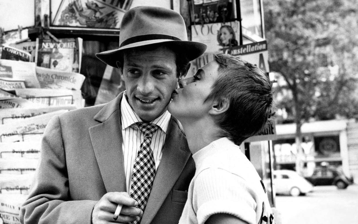 Jean-Paul Belmondo with Jean Seberg in A Bout de Souffle - Alamy