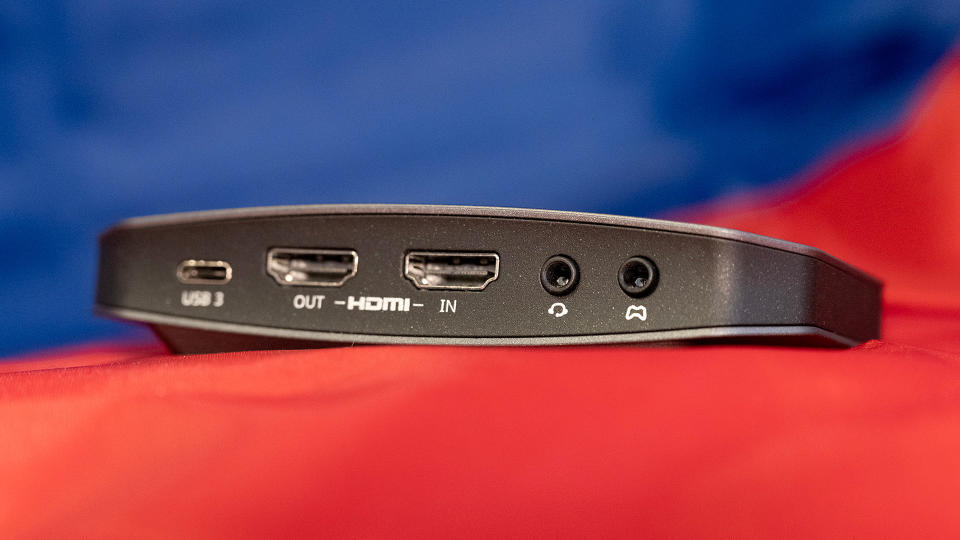 Avermedia Live Gamer Ultra 2.1 capture card on a red and blue background.