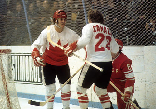 1972 Summit Series - Paul Henderson and Bobby Clarke celebrate goal