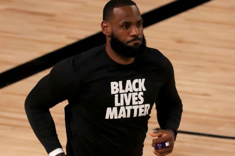 LeBron James y una remera en apoyo al movimiento político Black Lives Matter