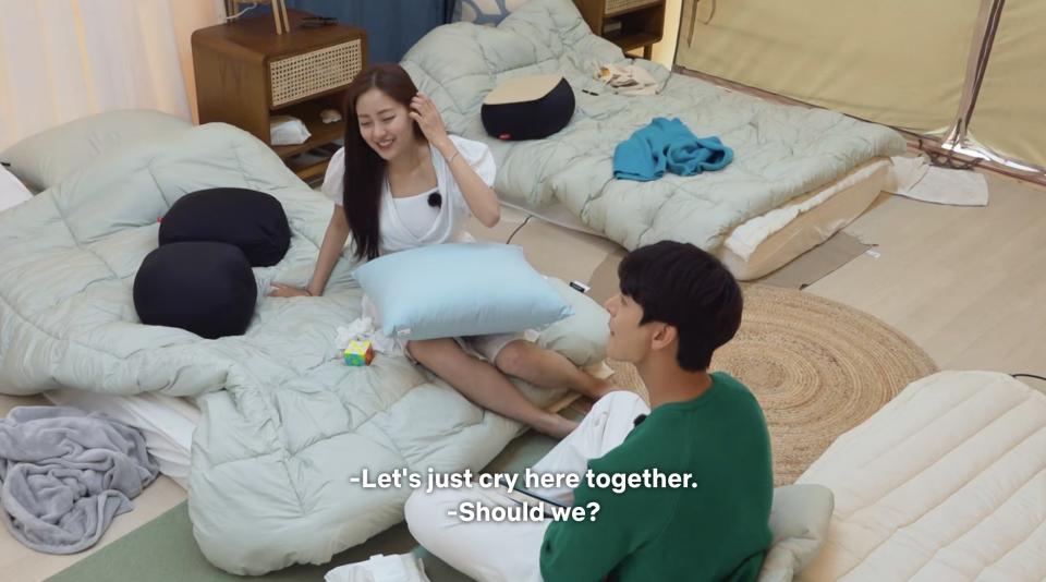 Seul-ki says "Lets just cry here together" while laughing and Jong-woo asks "should we?"Z