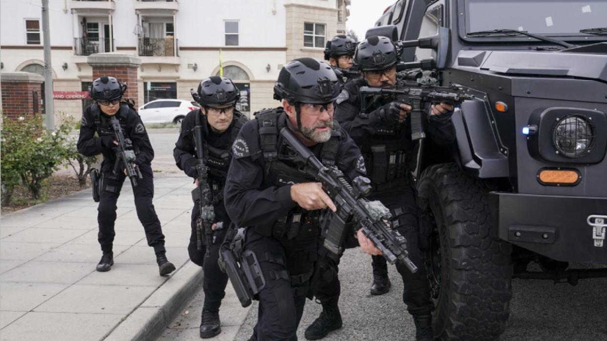  Team with guns drawn on S.W.A.T. Season 5 Finale 