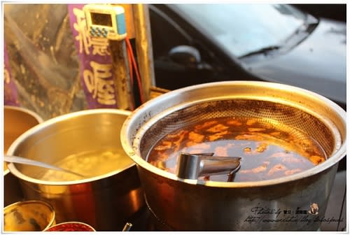 【食記】基隆。隱藏版平民美食!!麥金路阿Q大腸蚵仔麵線，這輩子吃過最好吃的麵線~