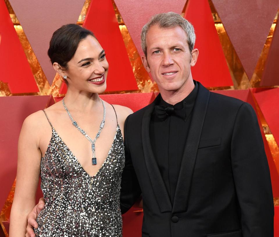 Gal Gadot (L) and her husband Yaron Varsano arrive for the 90th Annual Academy Awards on March 4, 2018, in Hollywood, California