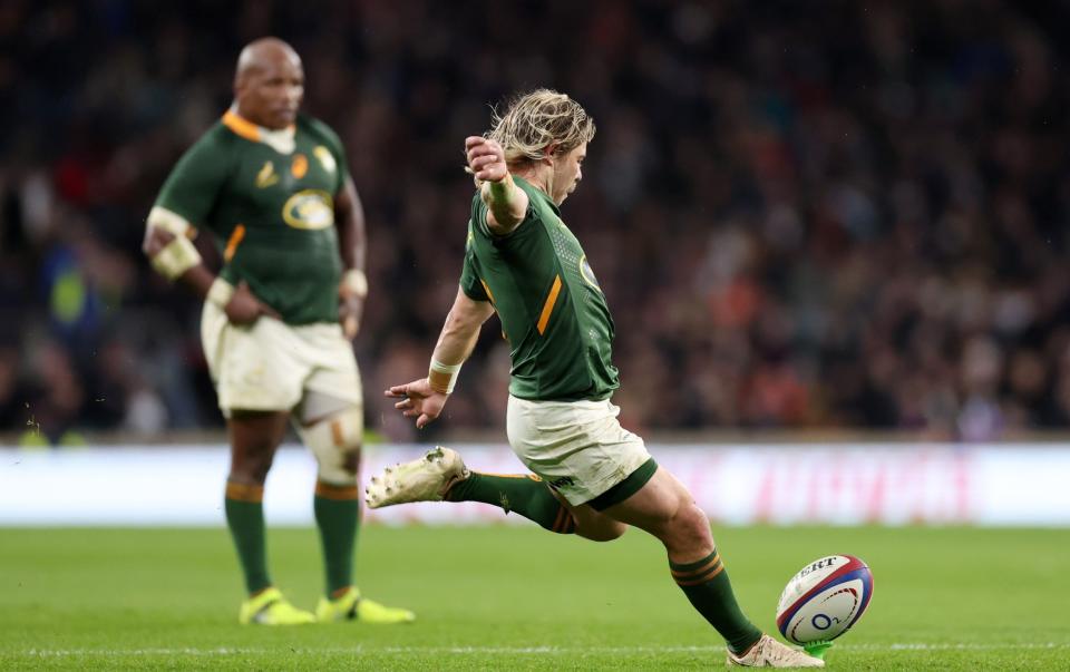 Faf de Klerk of South Africa converts a penalty during the Autumn International match between England and South Afric - Warren Little/Getty Images