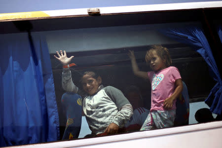 Migrant children from Central America, moving in a caravan through Mexico, gestures as they arrive from Puebla city at La Casa del Peregrino, a temporary shelter set up for them by the Catholic church in Mexico City, Mexico April 9, 2018. REUTERS/Edgard Garrido