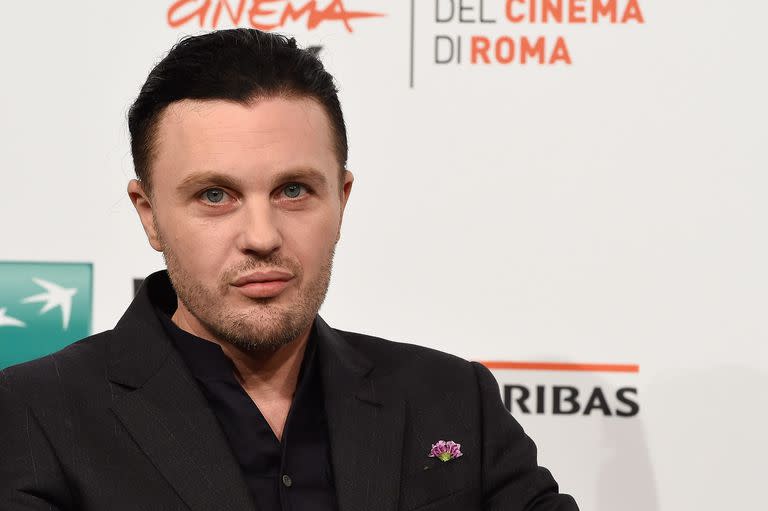 Michael Pitt tuvo que ser trasladado en una camilla a un hospital en Nueva York tras sufrir un presunto ataque psiquiátrico