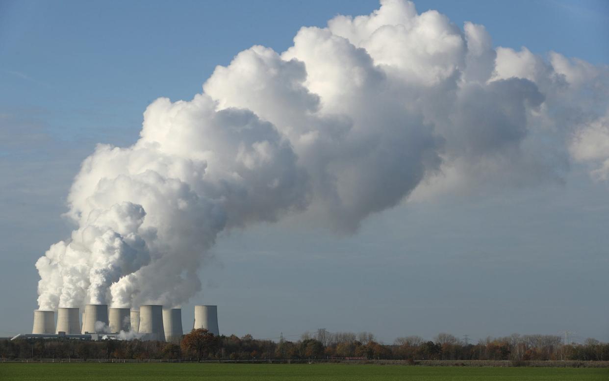 Steam rises from the cooling towers of the Jaenschwalde coal-fired power plant - Sean Gallup /Getty Images Europe 