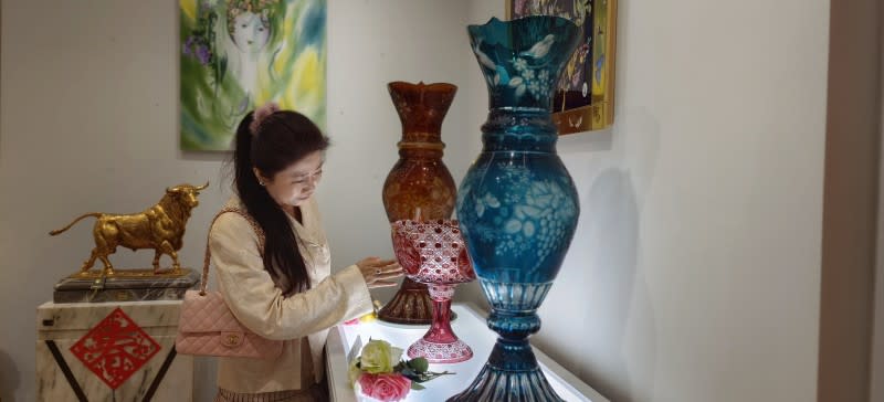 國裕麥森水晶雕刻大展，陳列一系列精采絕倫的水晶佳作。（圖/徐炳文攝）