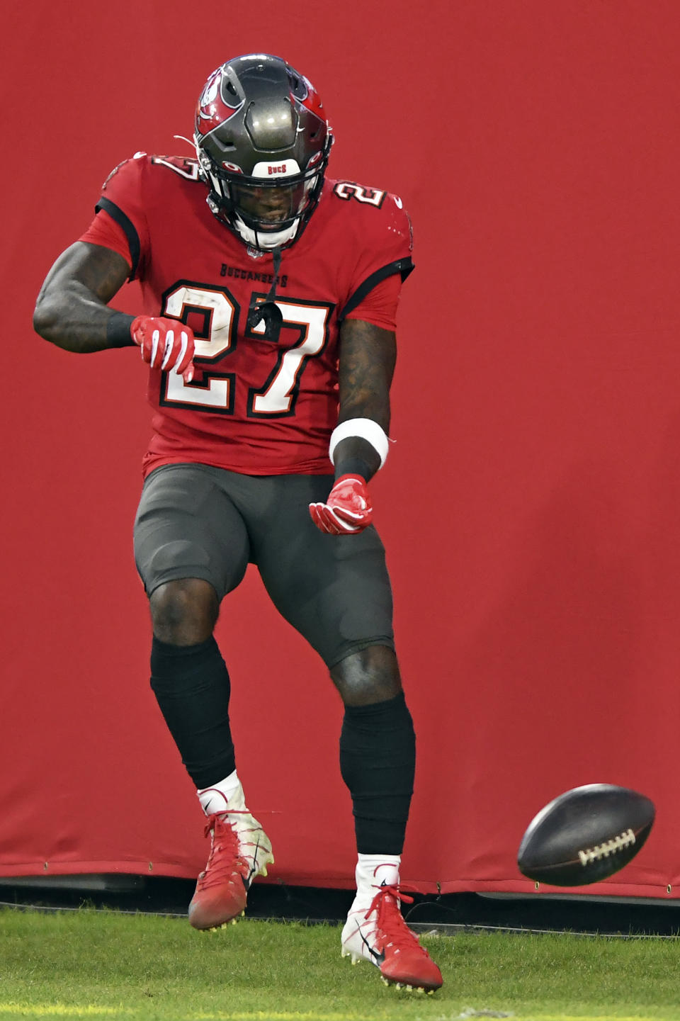 Tampa Bay Buccaneers running back Ronald Jones II (27) celebrates his score against the Kansas City Chiefs during the first half of an NFL football game Sunday, Nov. 29, 2020, in Tampa, Fla. (AP Photo/Jason Behnken)