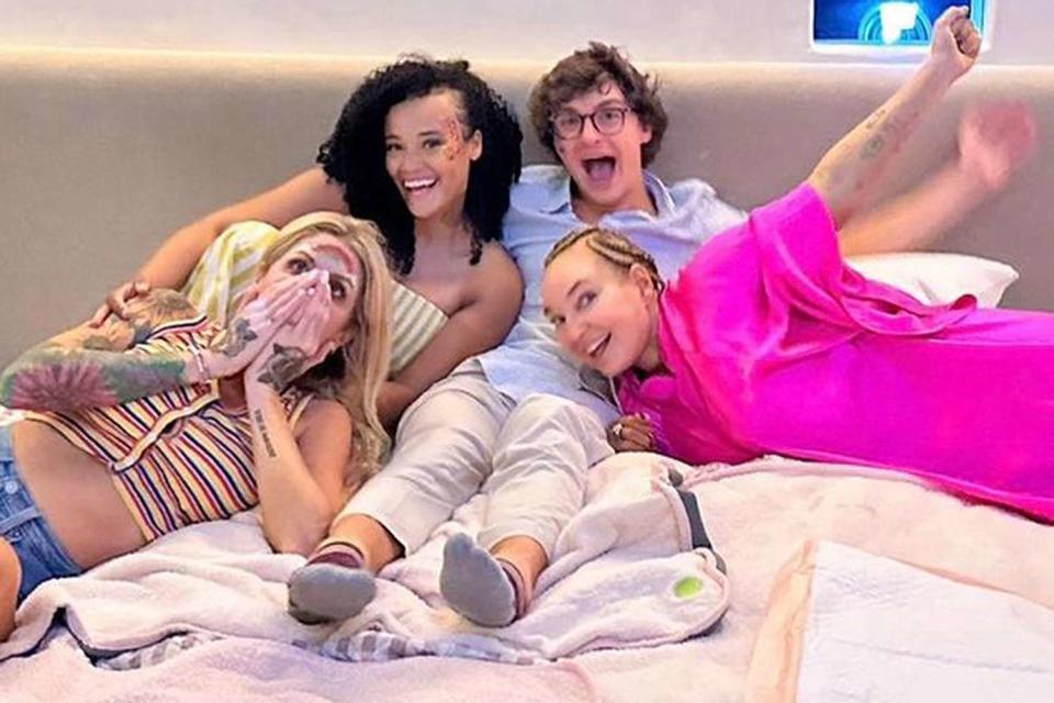 <p>carson.garrett/Instagram</p> Carolyn Wiger, Lauren Harpe, Carson Garrett and Sia