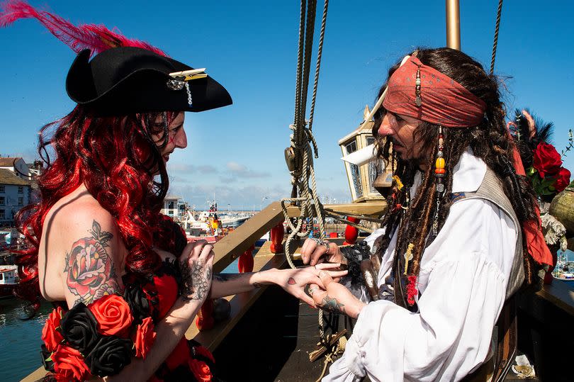 Zoe and Paul Bradshaw at their pirate themed wedding -Credit:Courtesy Al Macphee / SWNS