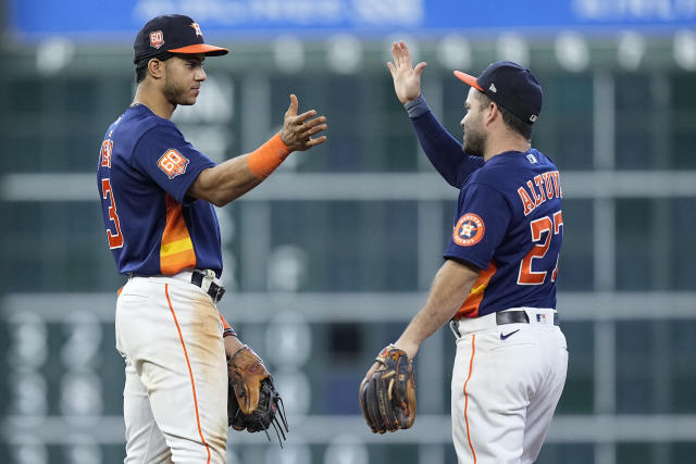 Astros rookie Jeremy Peña hits 1st MLB homer while parents are