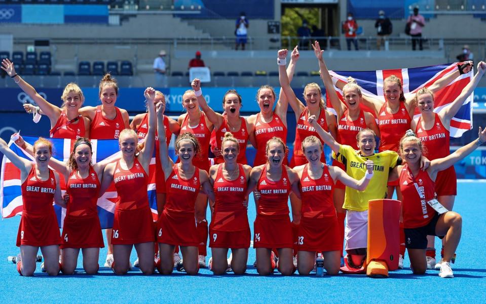 One for the mantelpiece - the squad celebrate having won the bronze at a hot and humid Oi Hockey Stadium - REUTERS