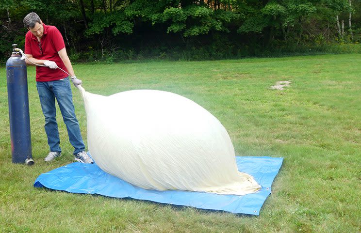 Filling the balloon