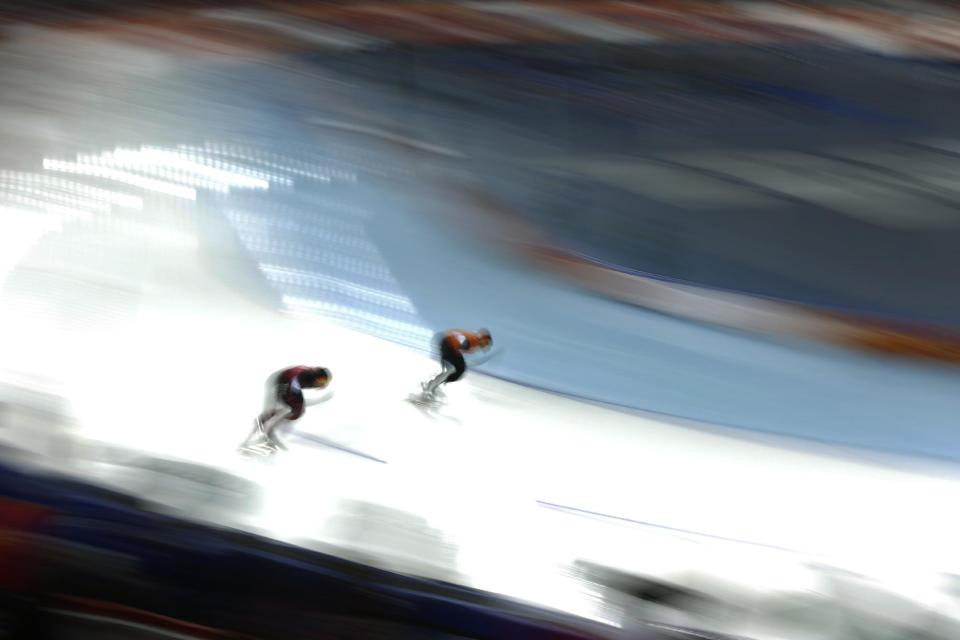 Gold medallist Stefan Groothuis of the Netherlands, right, and fourth placed Germany's Nico Ihle compete in the men's 1,000-meter speedskating race at the Adler Arena Skating Center during the 2014 Winter Olympics, in Sochi, Russia, Wednesday, Feb. 12, 2014. (AP Photo/Patrick Semansky)