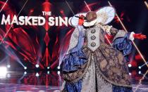 Ein südkoreanisches Format geht um die Welt: Seit 2015 läuft "The Masked Singer" in Südkorea, am Samstag, 16. Oktober, startet in Deutschland die fünfte Staffel. Das Format ist inzwischen ein weltweites Phänomen: Wir zeigen, welche internationalen Superstars sich bereits in anderen Ländern unter den Masken verbargen. (Bild: ©2019 FOX MEDIA LLC./FOX via Getty Images)