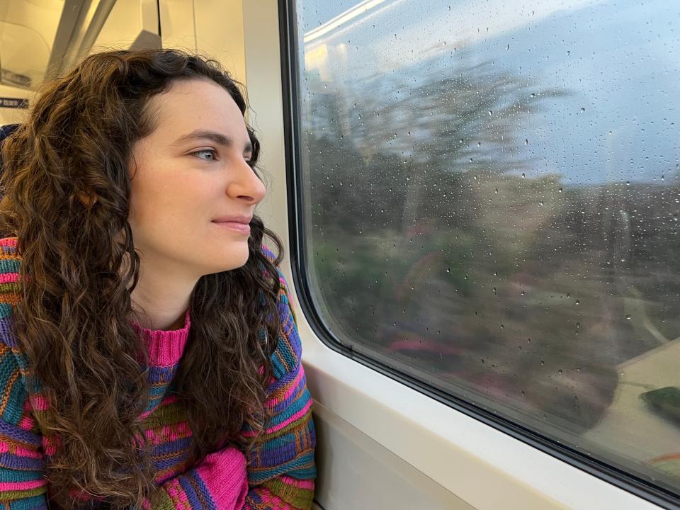 Insider reporter Talia Lakritz on a train to Glasgow.