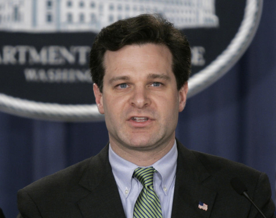 Assistant Attorney General Christopher Wray speaks at a press conference at the Justice Department in Washington, D.C., on Jan. 12, 2005. (Photo: Lawrence Jackson/AP)