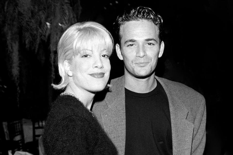 (L-R) Tori Spelling, Luke Perry, and Ian Ziering attend the "Interview with the Vampire" Los Angeles Premiere at the Bruin and Village theaters in the Westwood neighborhood of Los Angeles, California on November 9, 1994.