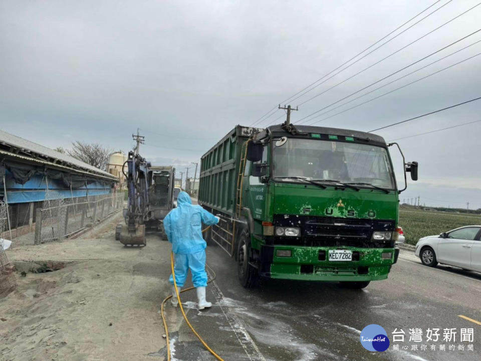 今(7)日東勢鄉1土雞場（主動通報）確診H5N1亞型高病原性禽流感，已督導業者完成場區清潔及消毒作業／林詩涵翻攝