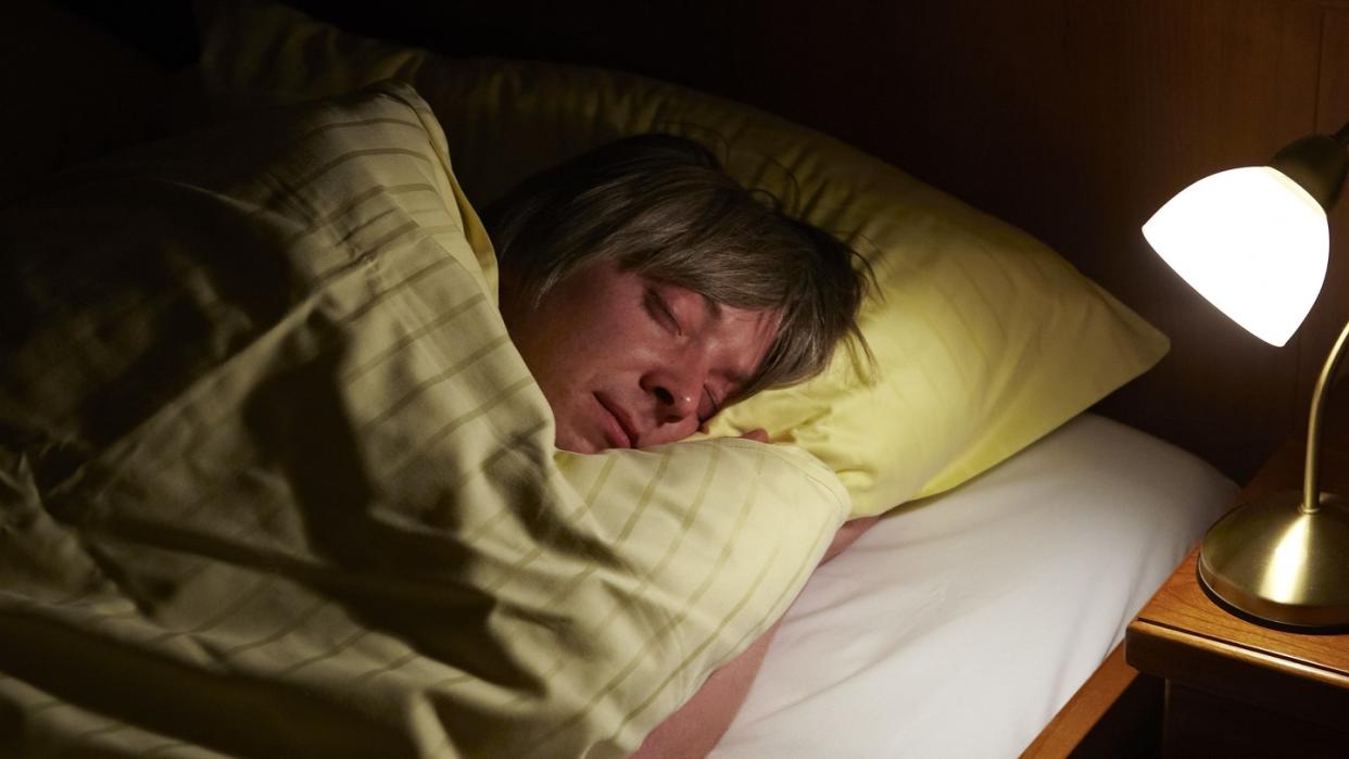 Viele Menschen hören abends Musik, um besser in den Schlaf zu finden. Foto: Malte Christians