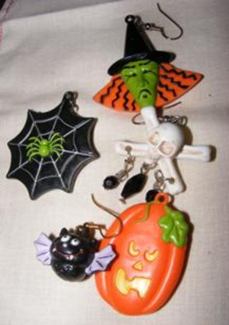 The wonders you can do with Halloween earrings! 