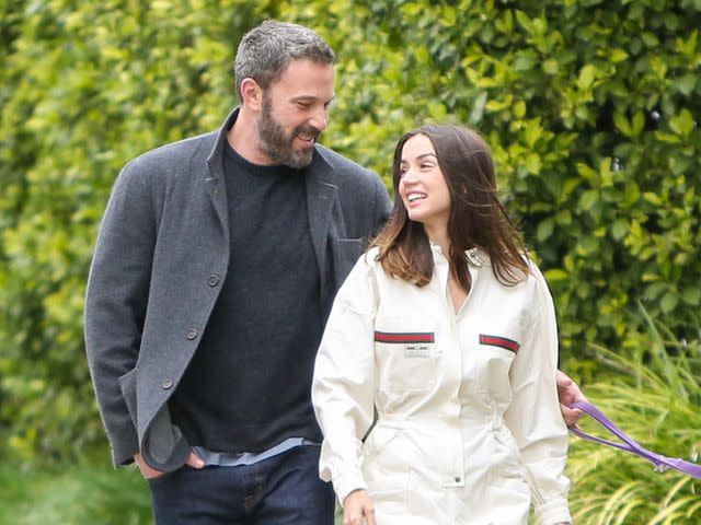 BG004/Bauer-Griffin/GC Images Ben Affleck and Ana de Armas walking together on April 12, 2020 in Los Angeles, California.
