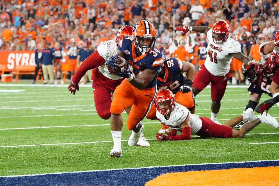 SYRACUSE, NY - SEPTEMBER 03: Syracuse Orange Running Back Sean Tucker (34) runs with the ball for a touchdown during the first half of the college football game between the Louisville Cardinals and the Syracuse Orange on September 3, 2022, at the JMA Wireless Dome in Syracuse, New York. (Photo by Gregory Fisher/Icon Sportswire via Getty Images)