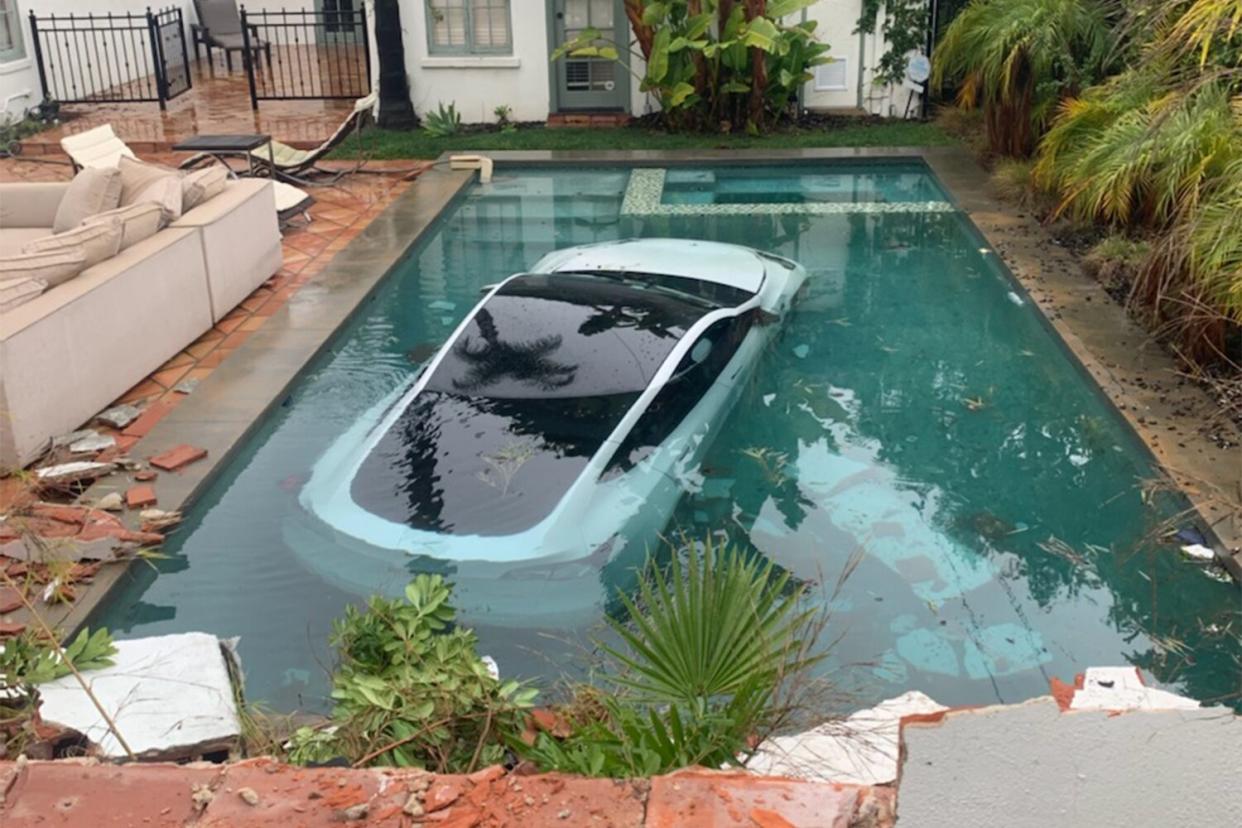 https://twitter.com/PasadenaFD/status/1612865743573643264/photo/1 Pasadena Fire Dept. @PasadenaFD PFD and PPD are on scene 700 blk. west California Blvd. A Tesla driver hit the accelerator instead of the brake, drove through a wall and into a pool. Three occupants in vehicle including a child. Good samaritans jumped into the pool and rescued the occupants. @PasadenaGov