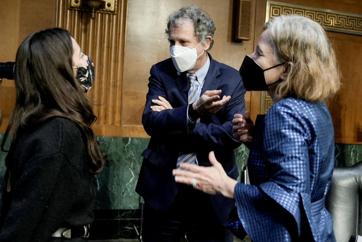 U.S. Senator Sherrod Brown (D-OH) chats with Sarah Bloom Raskin, who is nominated to be vice chairman for supervision and a member of the Federal Reserve Board of Governors, and her daughter Hannah Raskin, following a Senate Banking, Housing and Urban Affairs Committee confirmation hearing on Capitol Hill in Washington, D.C., U.S., February 3, 2022. REUTERS/Ken Cedeno/Pool