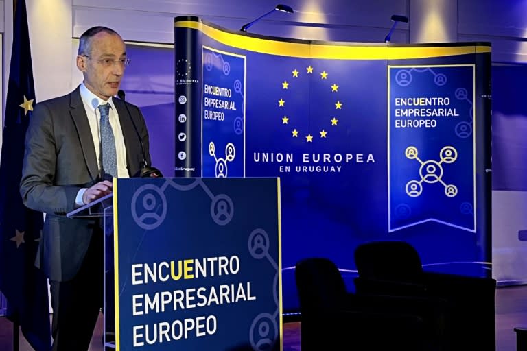 El negociador jefe de la UE para el Tratado de Libre Comercio con el Mercosur, Rupert Schlegelmilch, habla durante la tercera edición del Encuentro Empresarial Europeo en Uruguay en el Club de Golf en Montevideo, el 23 de abril de 2024 (Alina DIESTE)