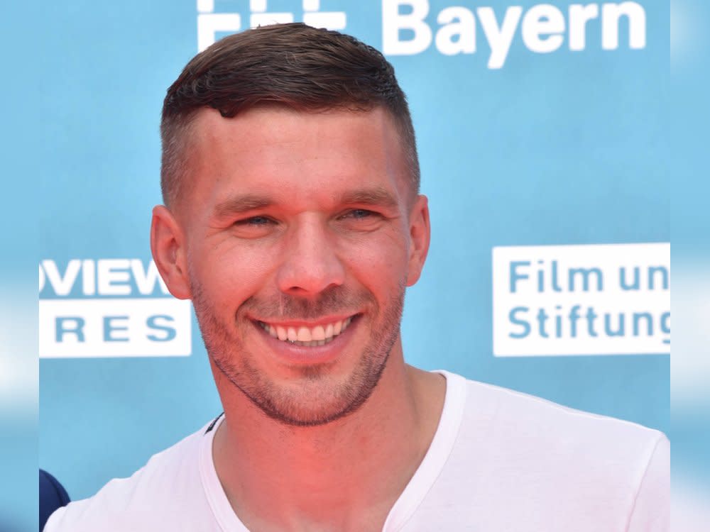 Lukas Podolski hat allen Grund zur Freude. (Bild: imago/Horst Galuschka)