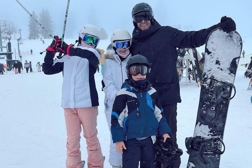 Tarek El Moussa family skiiing