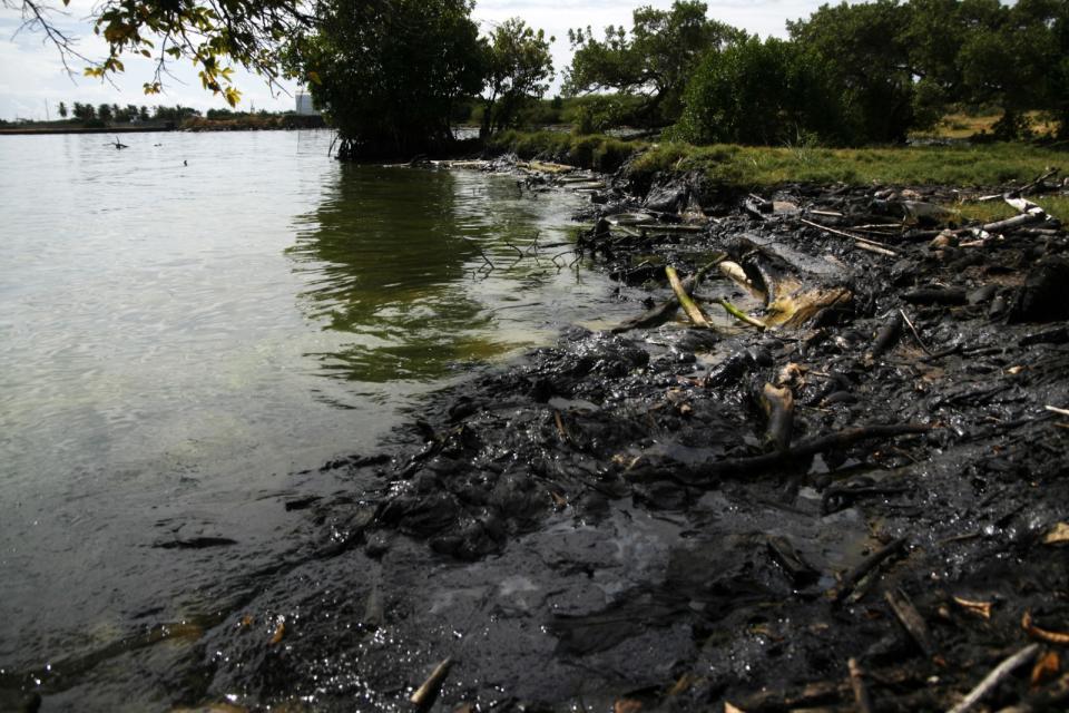 2023年1月11日，委內瑞拉馬拉開波湖岸邊的油汙。路透社