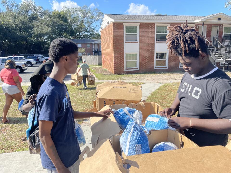 Saturday November 12th from 12:30 p.m., over 200 turkeys were given to the community in honor of Thanksgiving. Hosted by Jelani Allison, the founder of Ghetto Seeds Still Grow