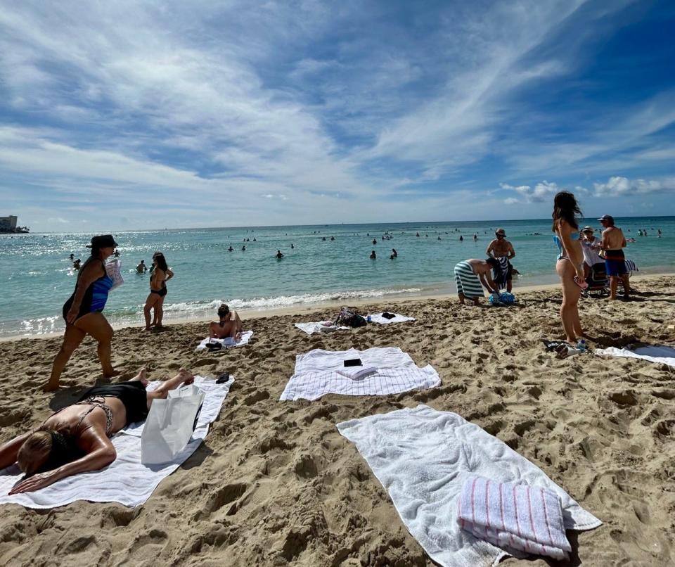 Crowded beach in Hawaii 