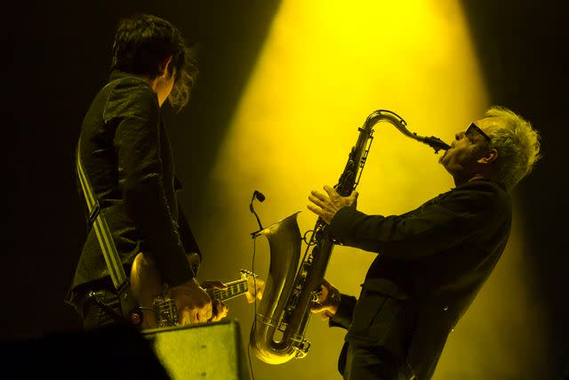 <p> Luis Ortiz/Clasos/LatinContent via Getty</p> Mars Williams performing with The Psychedelic Furs