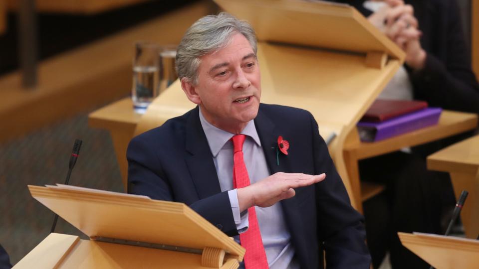 <p>Richard Leonard says Accounts Commission figures show local government funding in Scotland has fallen four times faster than cuts to the block grant.</p>