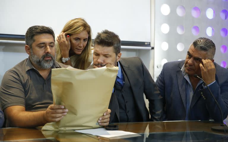 Daniel Angelici junto al Chiqui tapia y Marcelo Tinelli, en 2017, cuando era vicepresidente de AFA