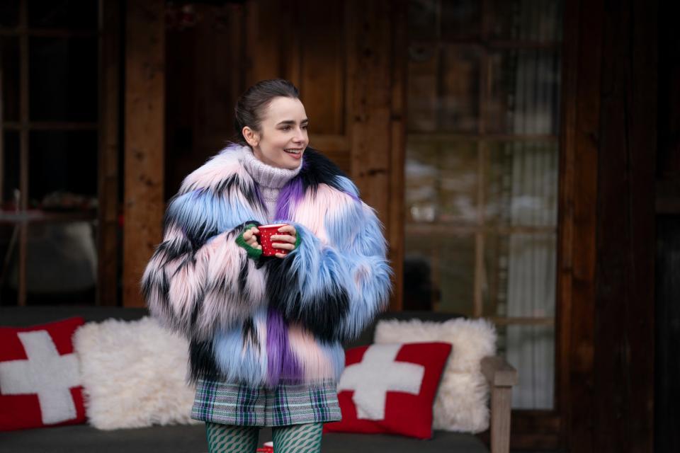 Shag pillows, hot chocolate, and the Swiss flag on pillows…hmm. Is a visit to St. Moritz or Gstaad in store this season?