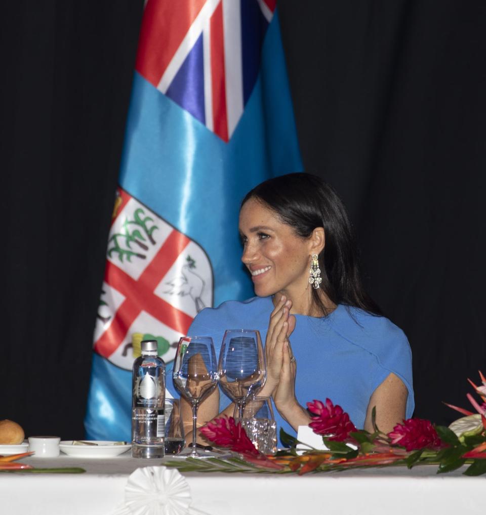 <p>Meghan applauds at the State Dinner.</p>