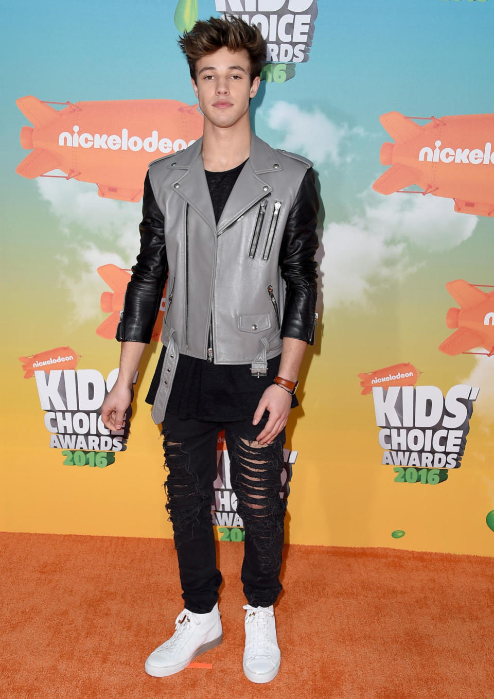 Cameron Dallas looked ever the teen heartthrob at the 2016 Kids’ Choice Awards