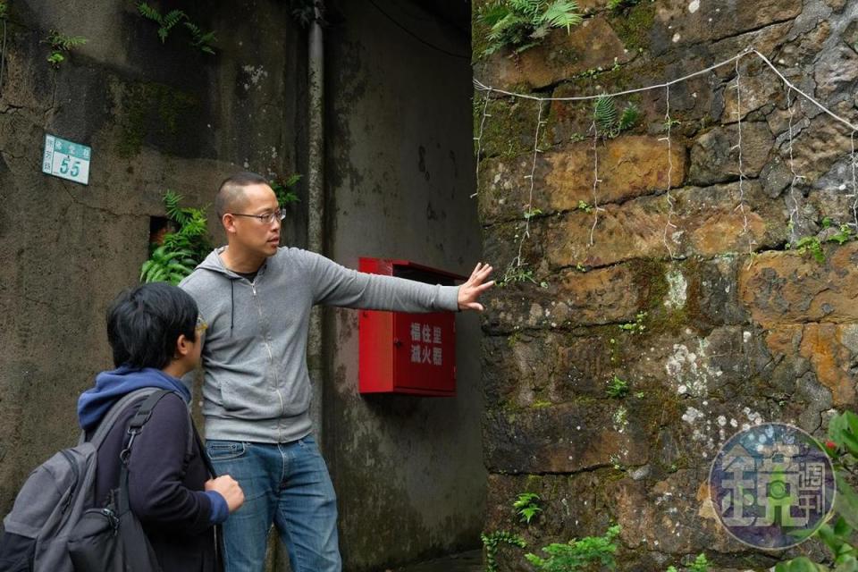 舊時的九份多是石頭屋，一般家屋四周以整齊石頭搭建，建築中心則有不規則堆砌的特點。